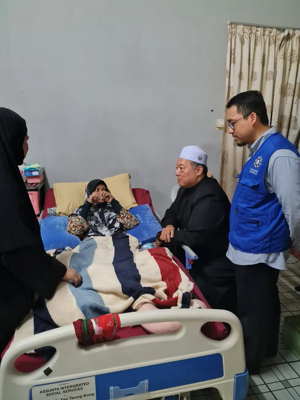 Bantuan perubatan kepada Adik Siti Nadrah